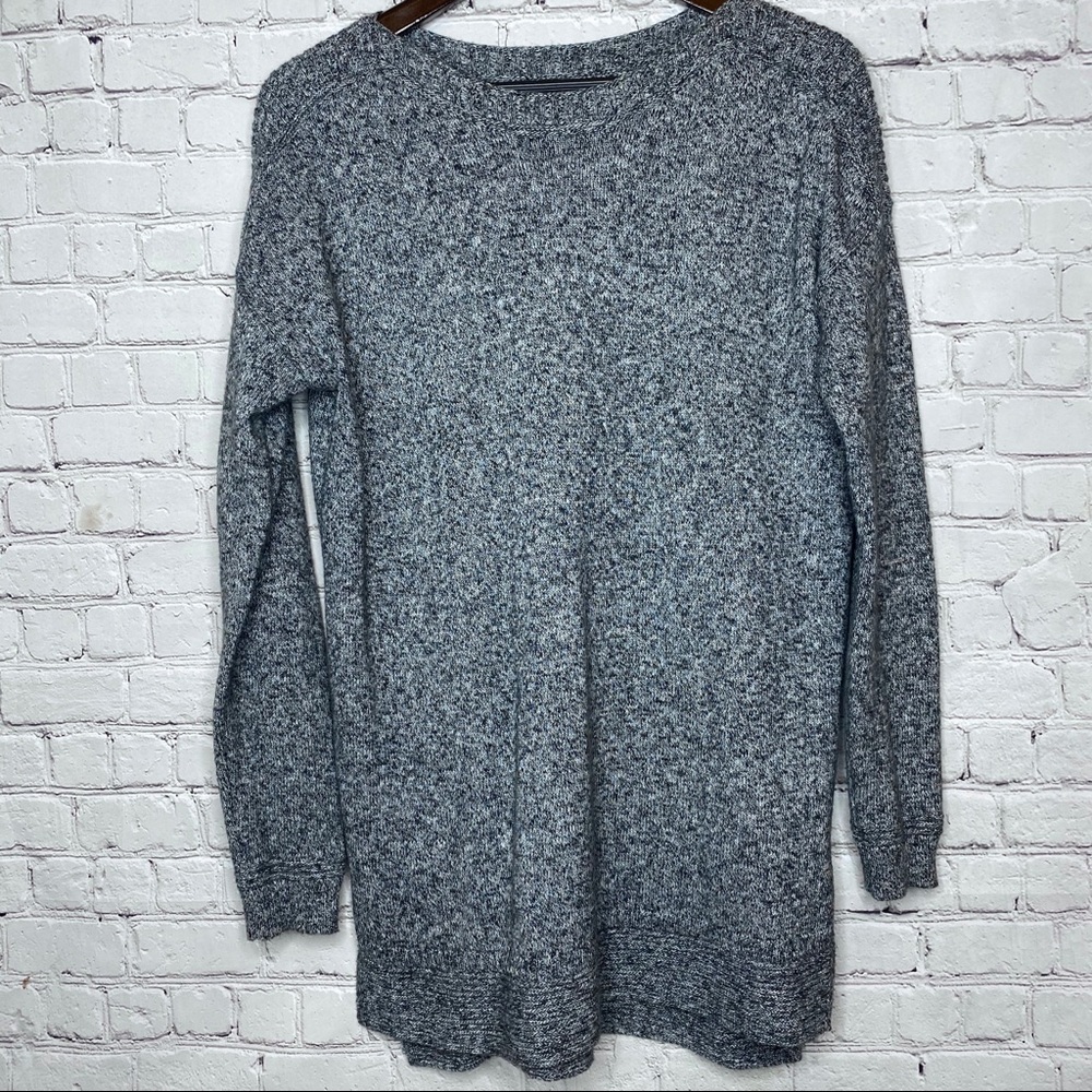Old Navy Women’s Long sleeve Sweater Medium